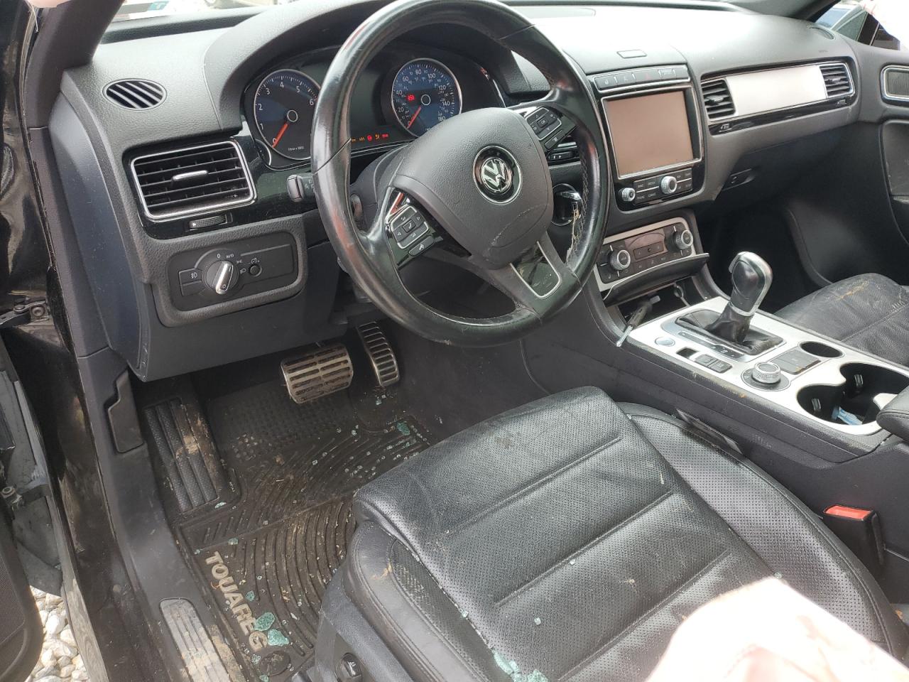 2017 Volkswagen Touareg - Image 8