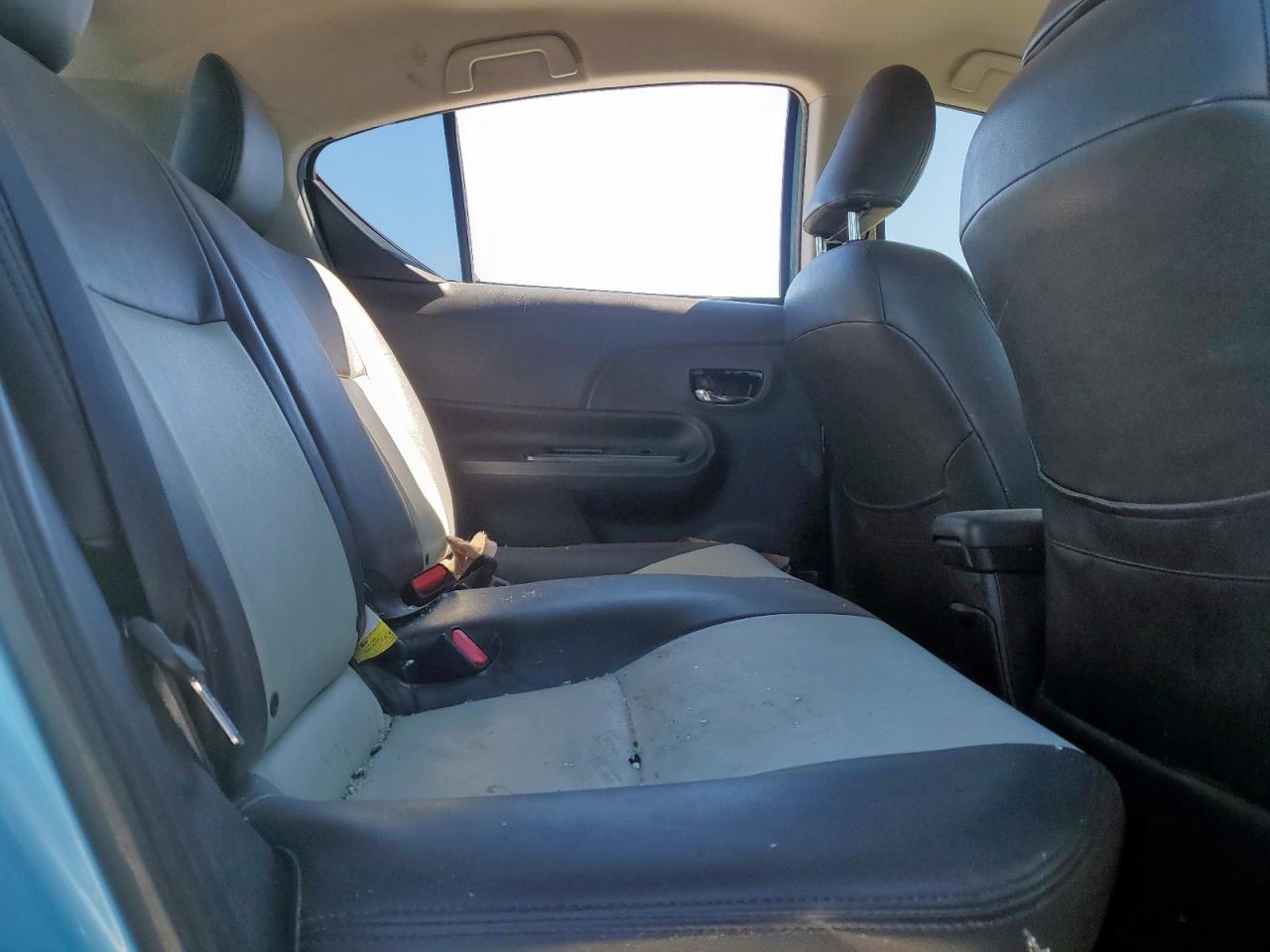 2016 Toyota Prius - Image 10