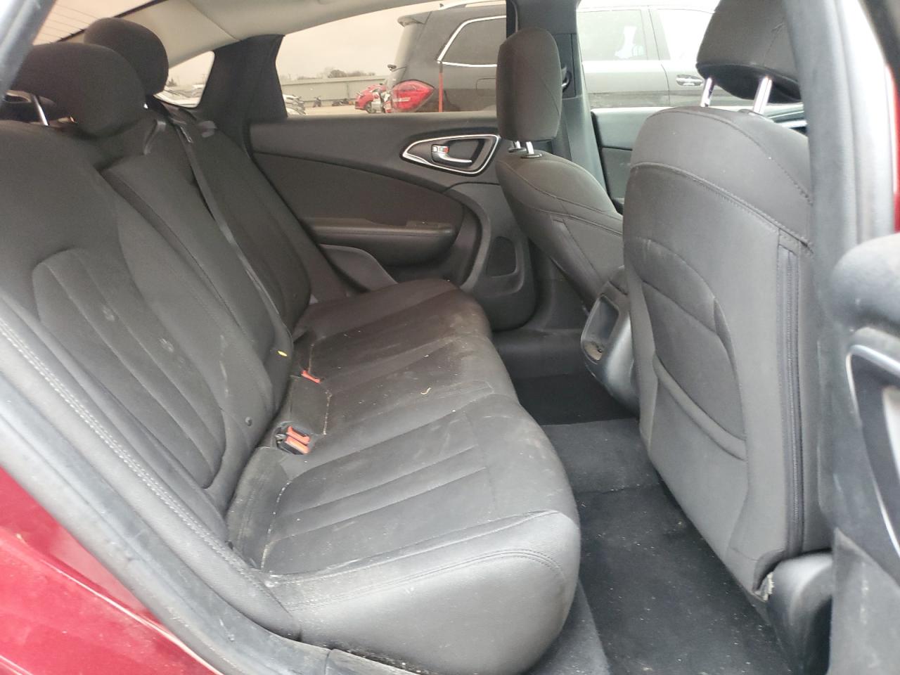 2016 Chrysler 200 - Image 10