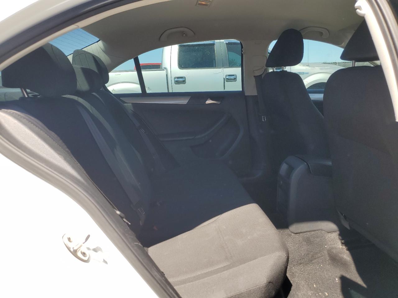 2016 Volkswagen Jetta - Image 10