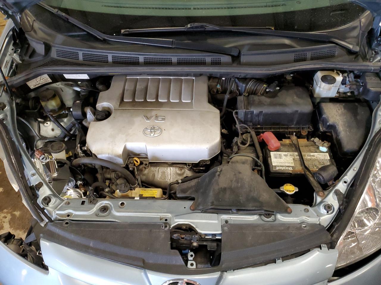2010 Toyota Sienna - Image 12