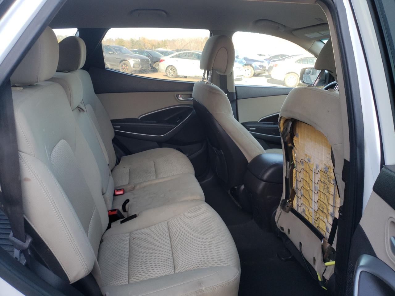 2016 Hyundai Santa Fe - Image 10
