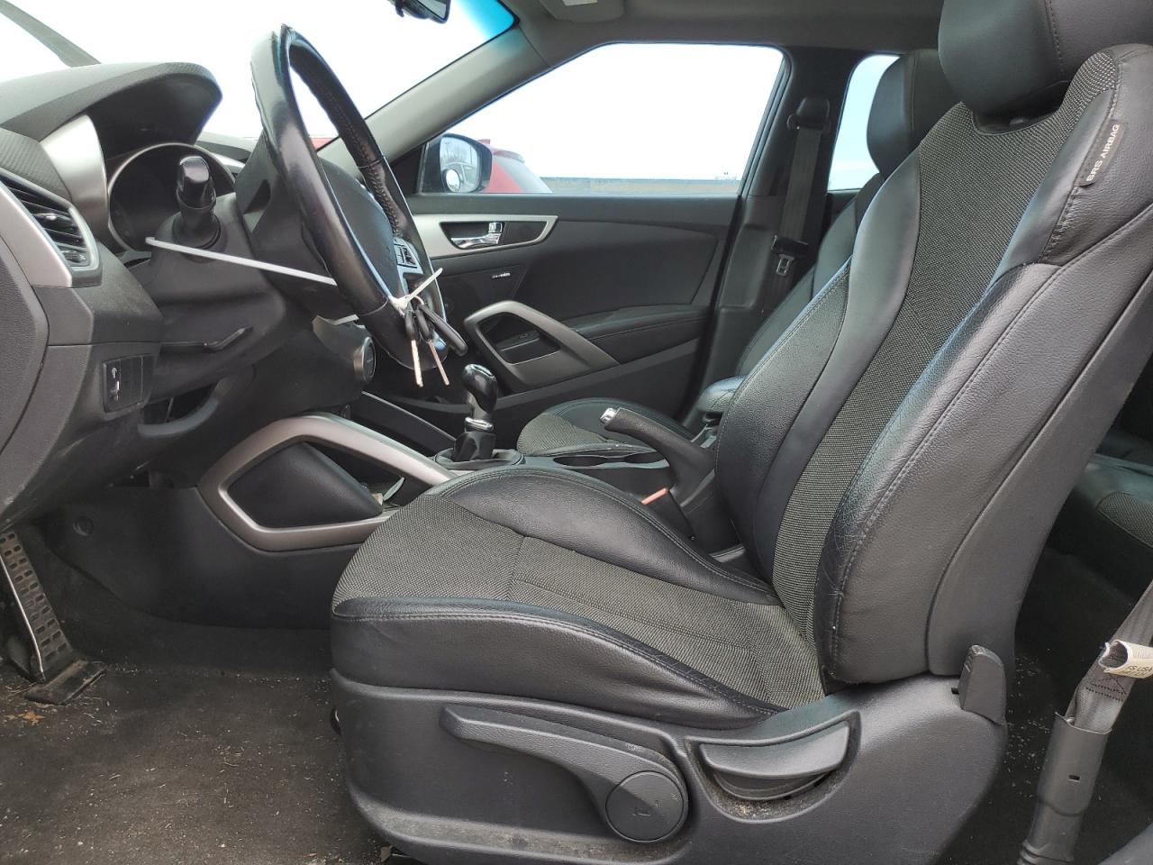2013 Hyundai Veloster - Image 7