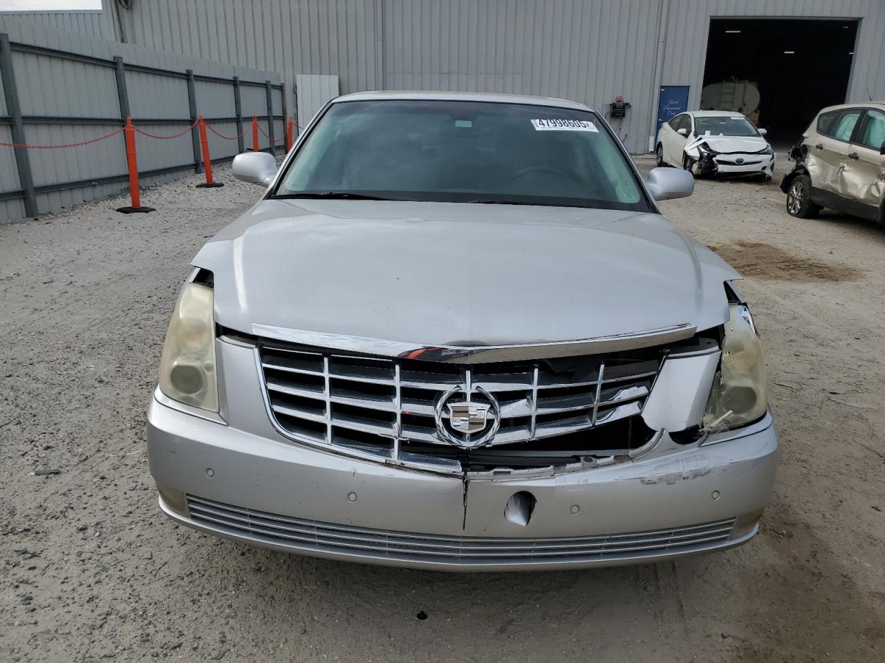 2011 Cadillac DTS - Image 5