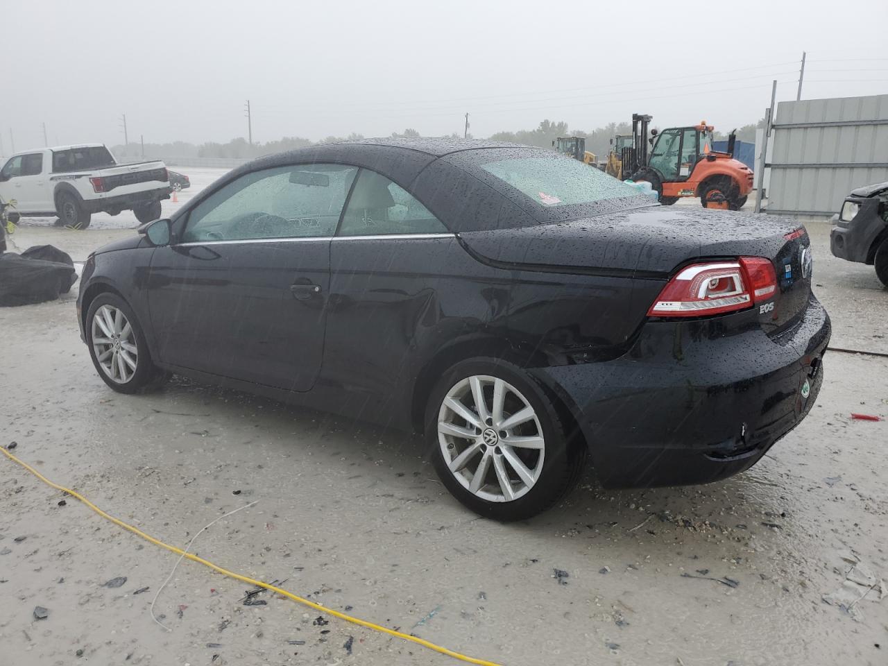 2016 Volkswagen Eos - Image 2