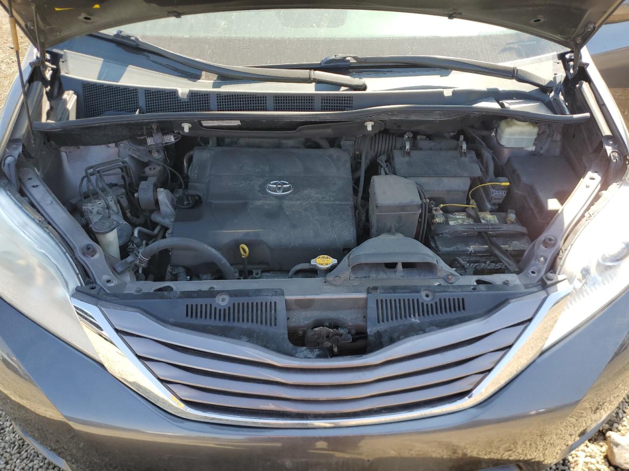 2015 Toyota Sienna - Image 12