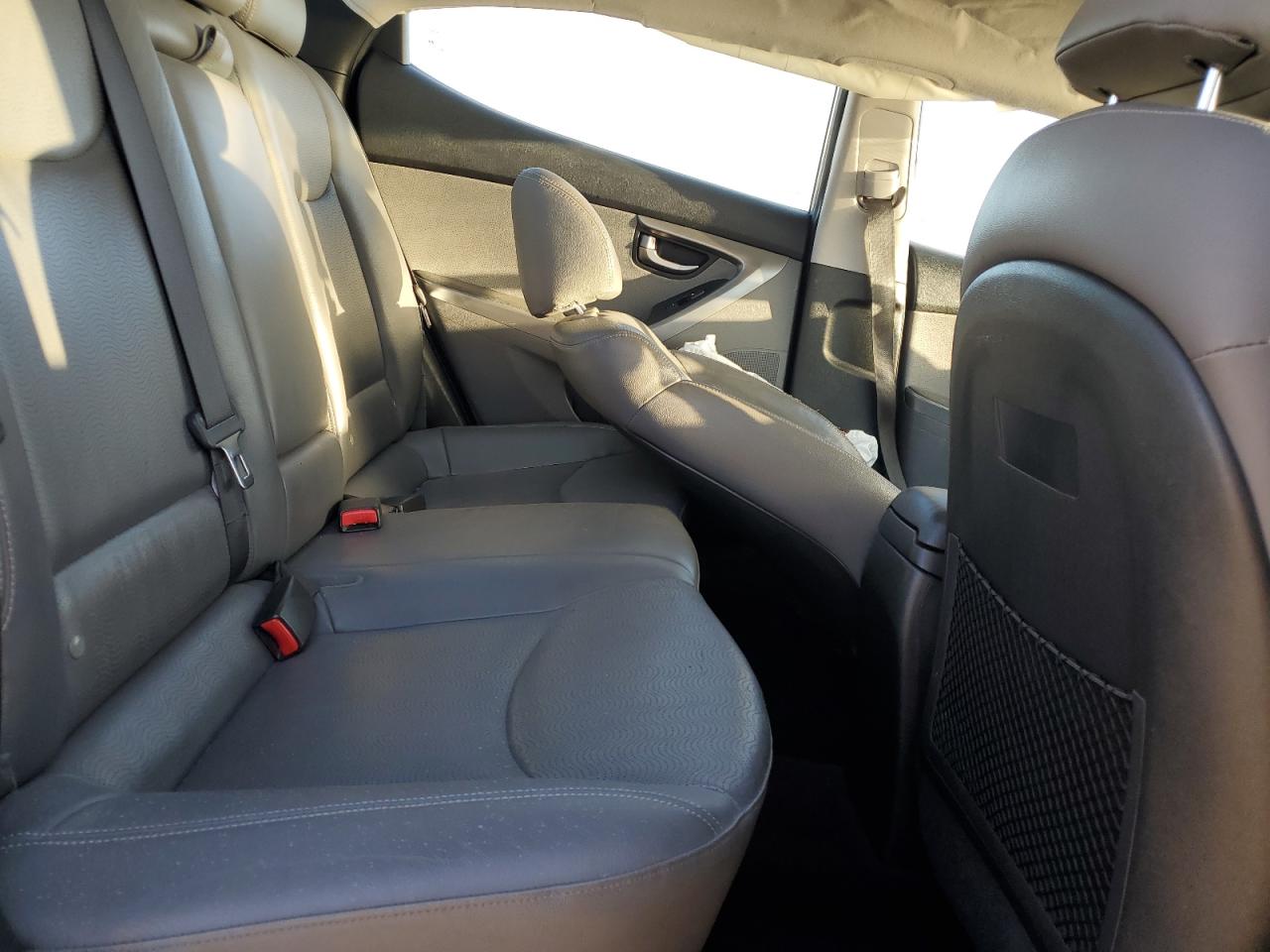 2011 Hyundai Elantra - Image 10
