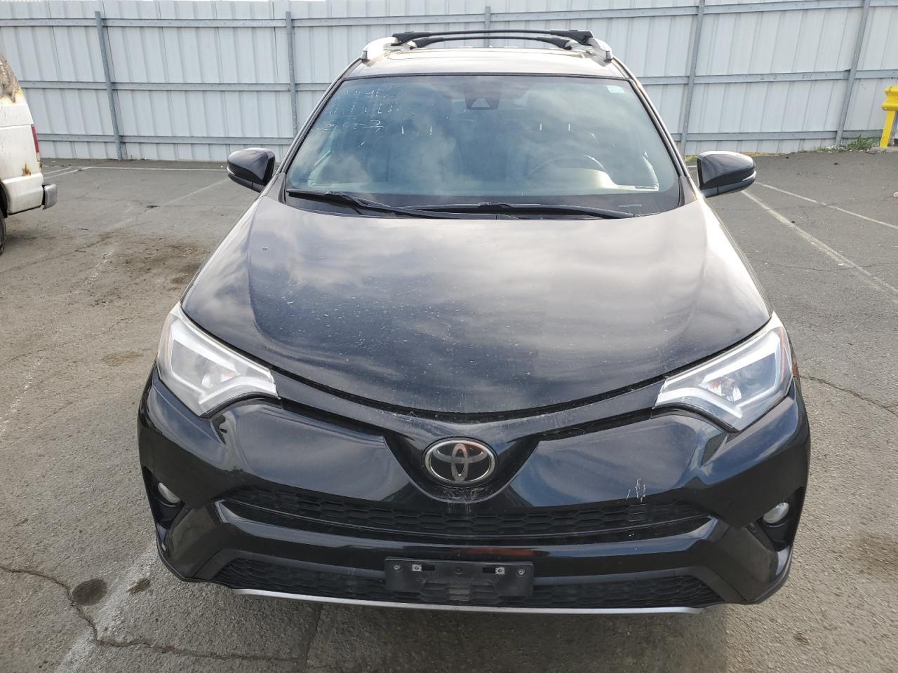 2018 Toyota RAV 4 - Image 5