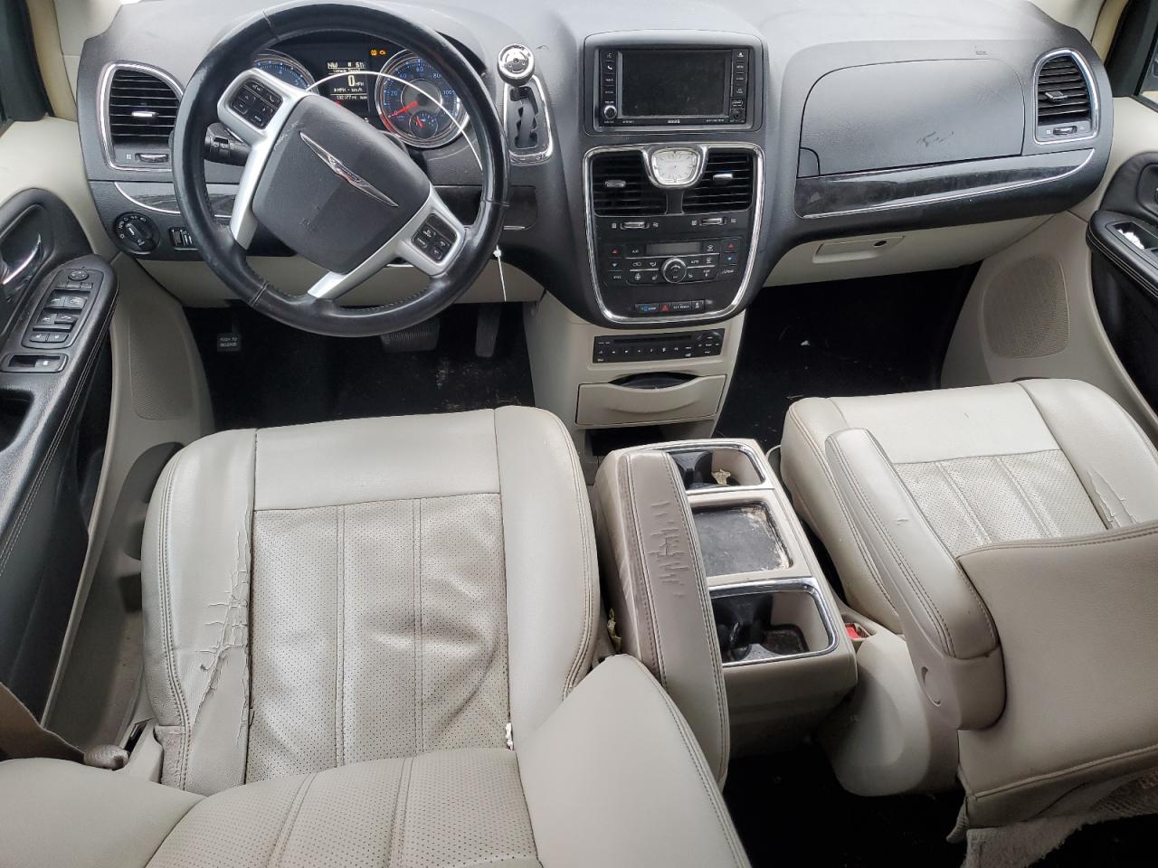 2013 Chrysler Town & Country - Image 8