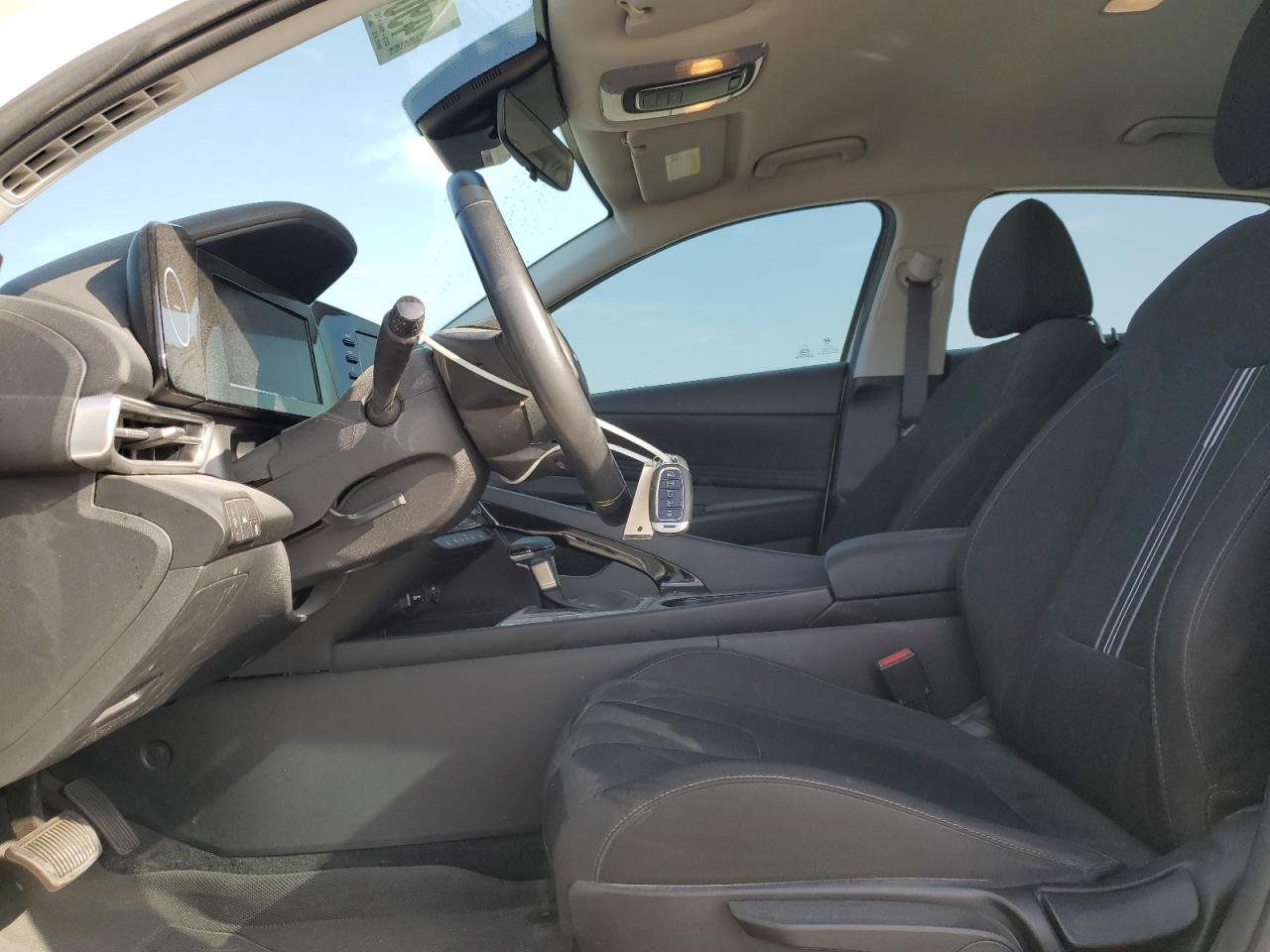2022 Hyundai Elantra - Image 7
