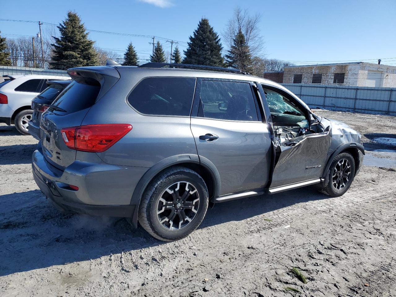 2019 Nissan Pathfinder - Image 3