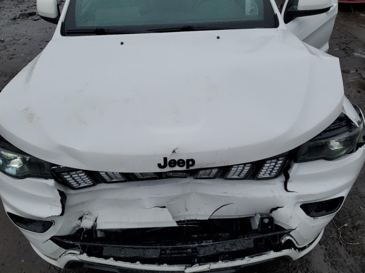 2020 Jeep Grand Cherokee - Image 12