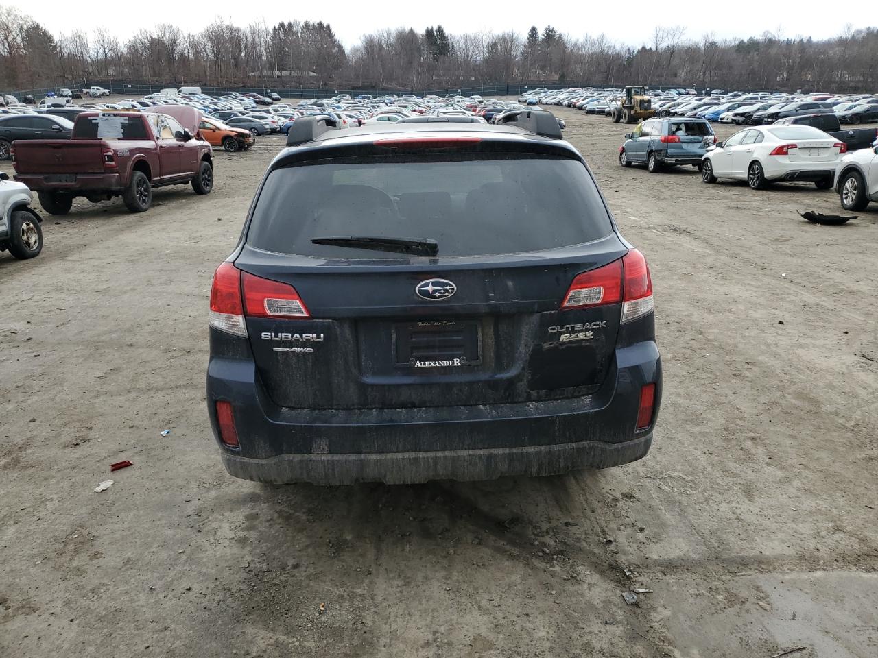 2013 Subaru Outback - Image 6