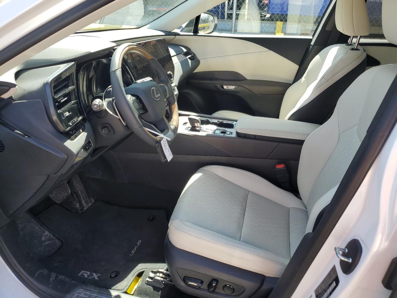 2024 Lexus RX - Image 7