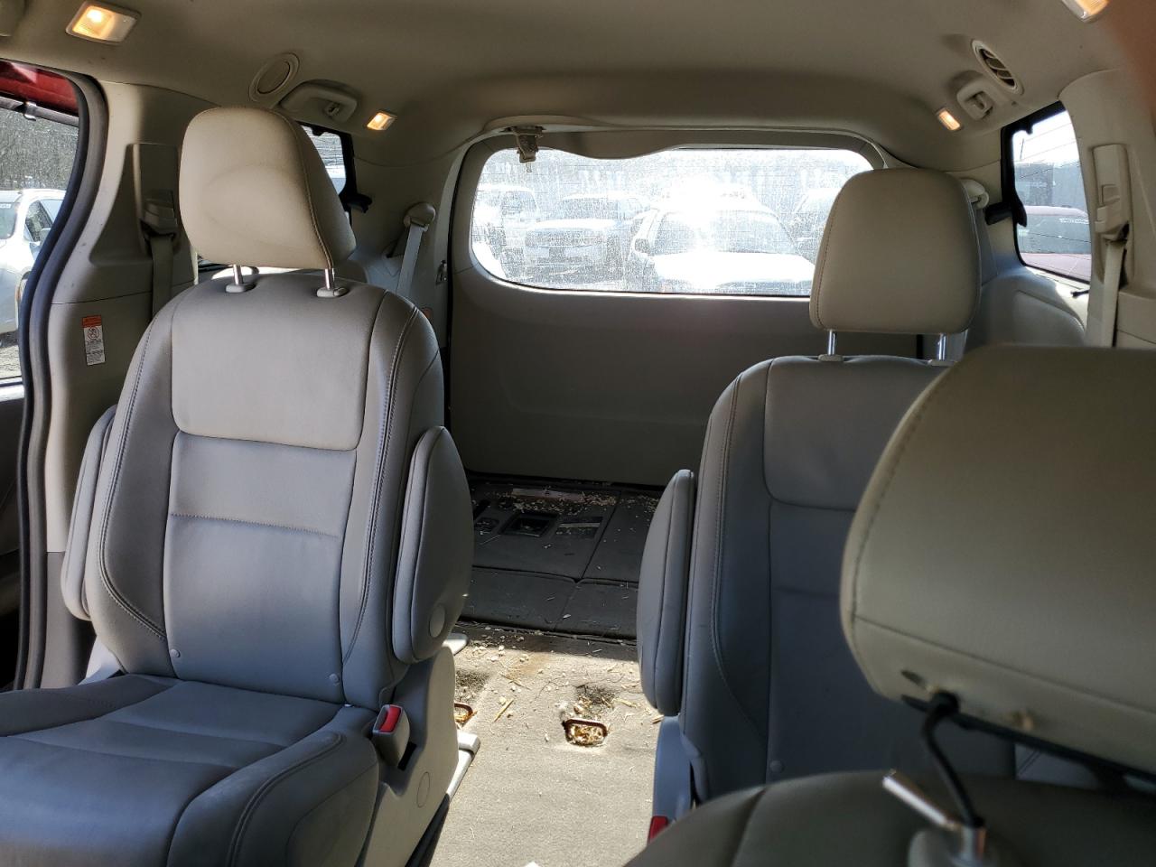 2015 Toyota Sienna - Image 10