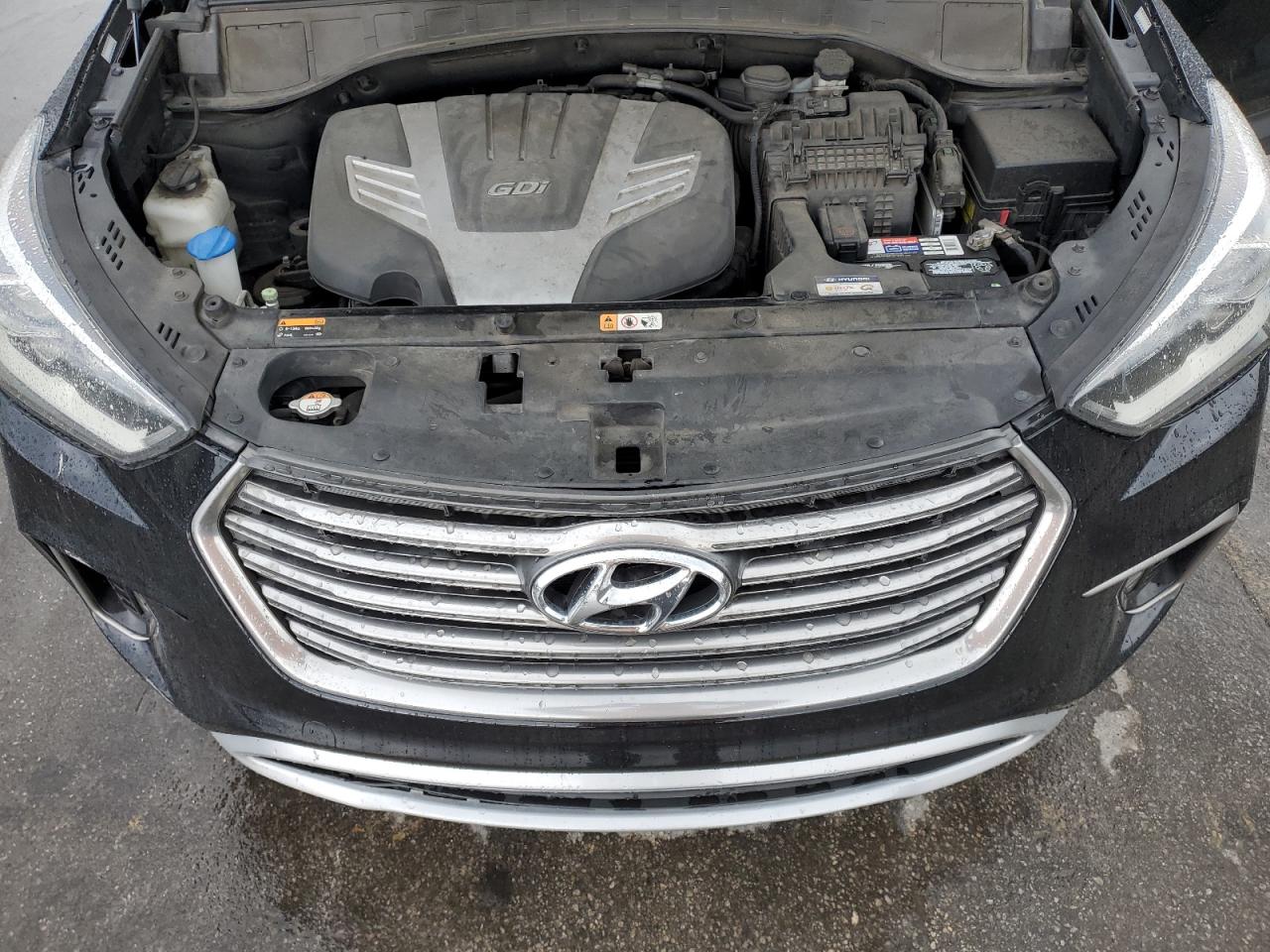 2017 Hyundai Santa Fe - Image 12