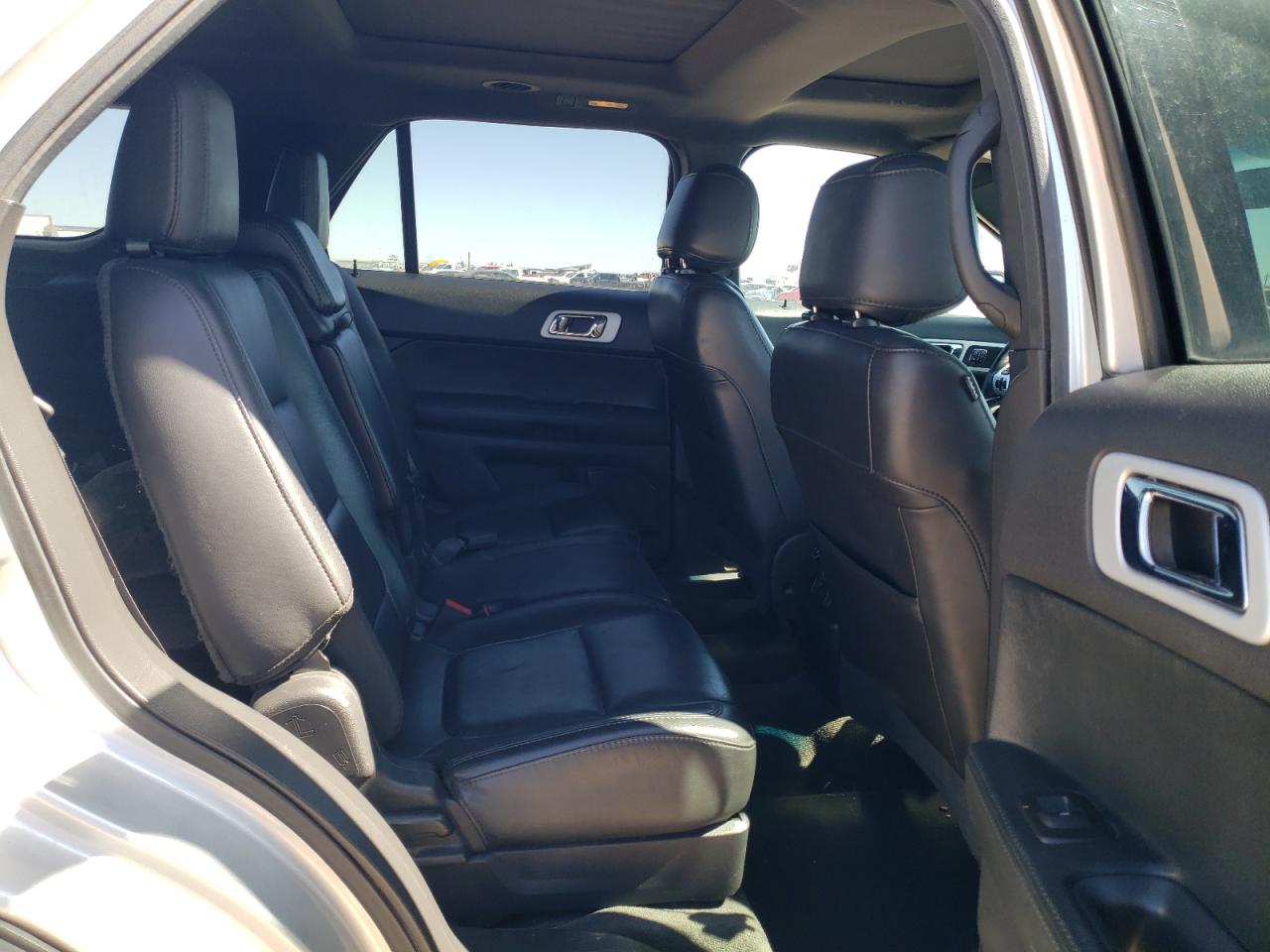 2015 Ford Explorer - Image 11