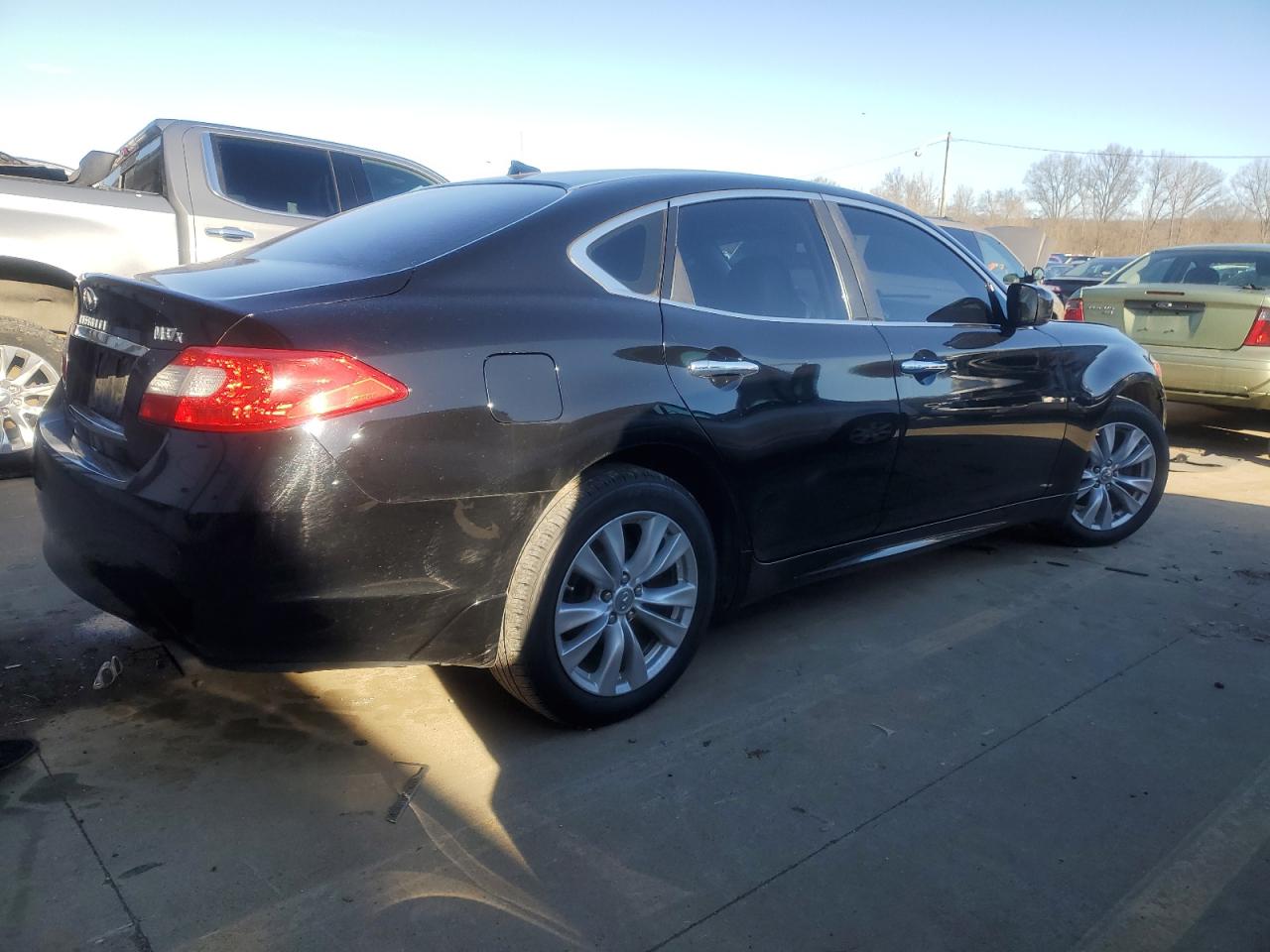 2011 Infiniti M - Image 3