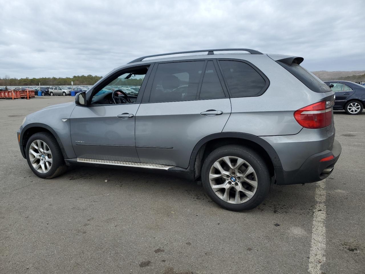2010 BMW X5 - Image 2