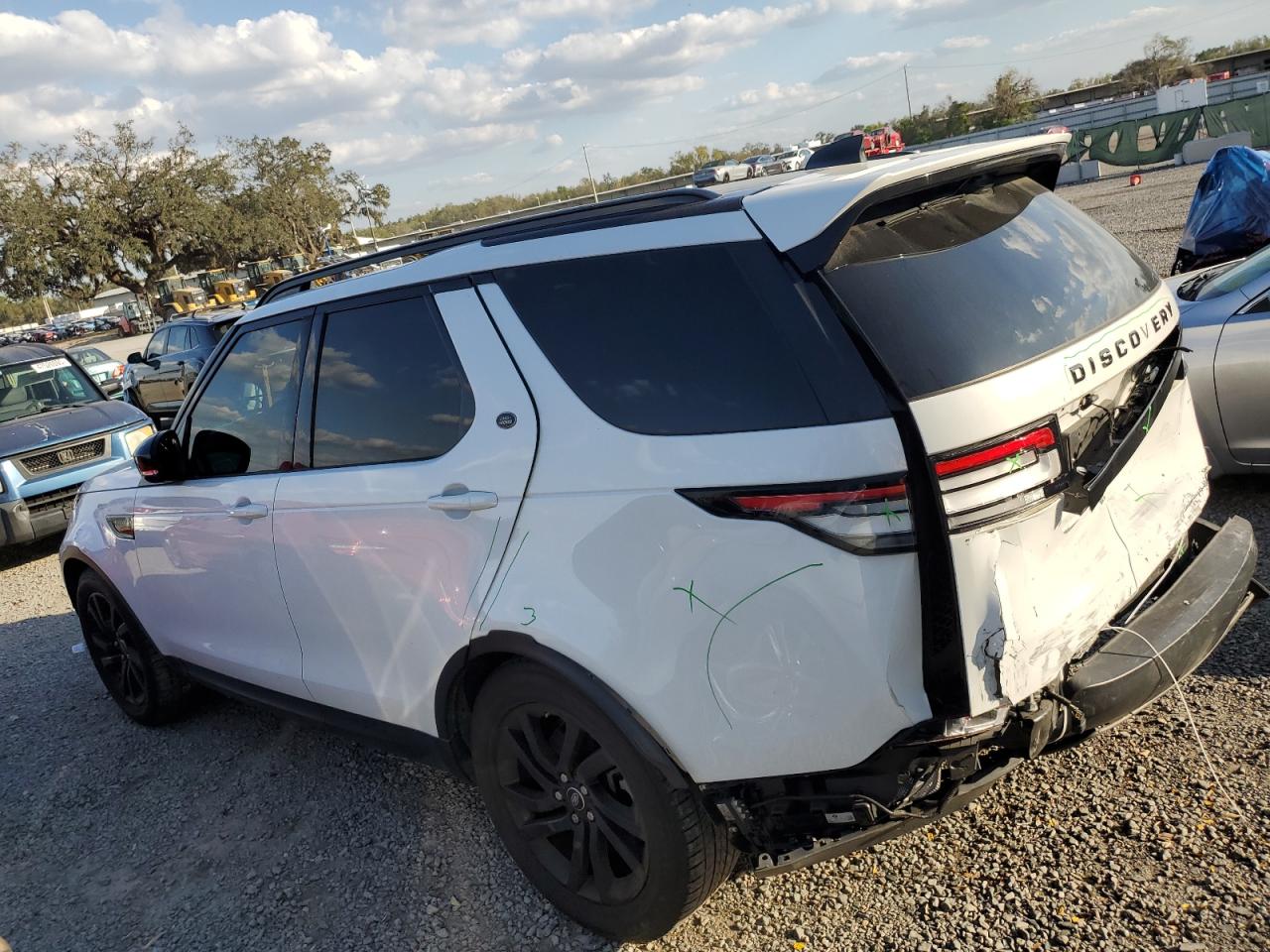 2018 Land Rover Discovery - Image 2