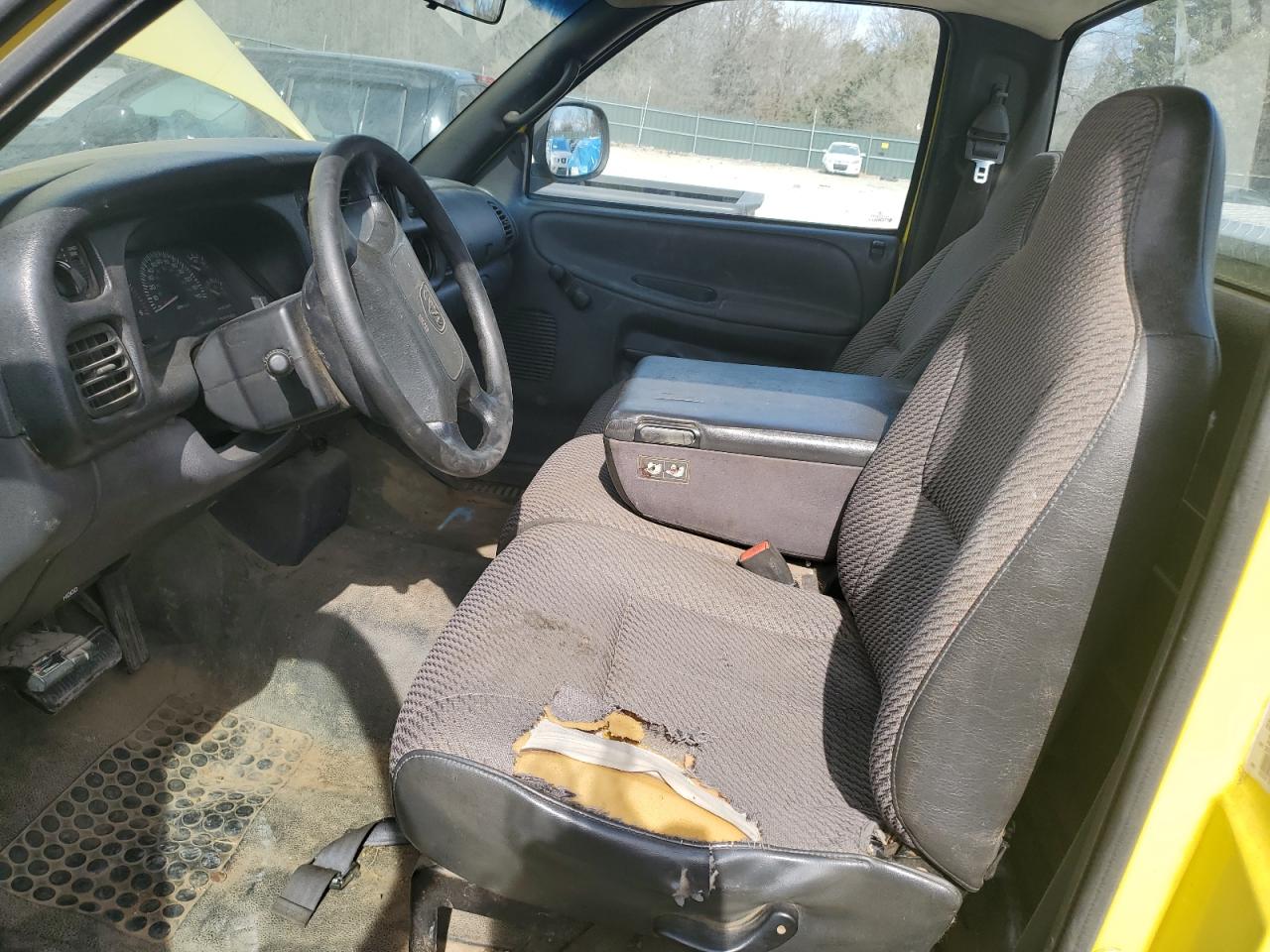 2000 Dodge RAM - Image 7