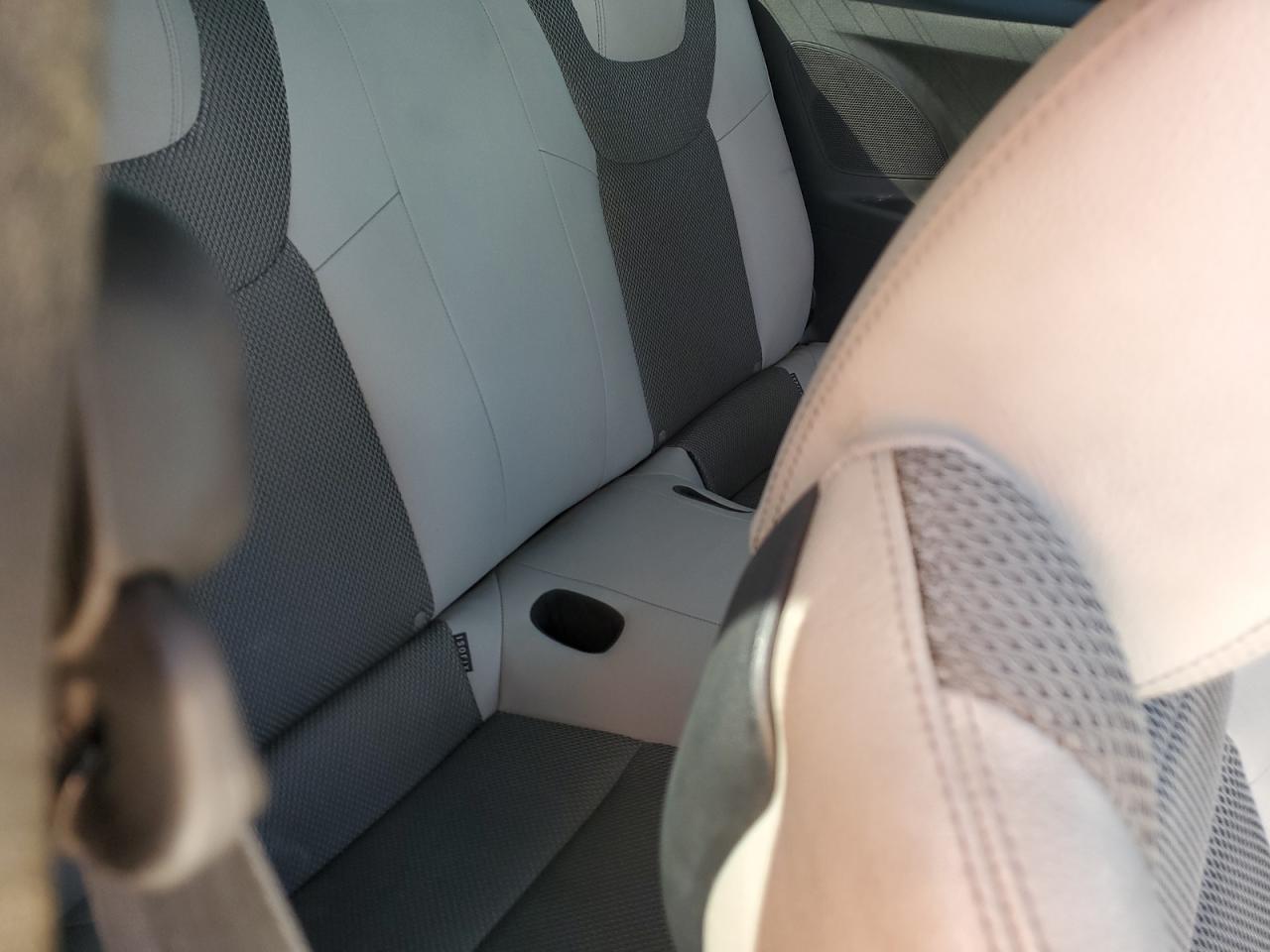 2015 Hyundai Genesis - Image 11