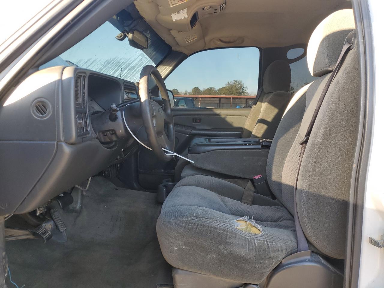 2004 Chevrolet Silverado - Image 7