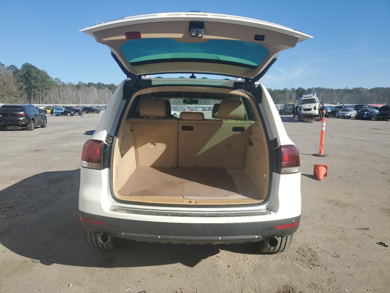 2008 Volkswagen Touareg - Image 6