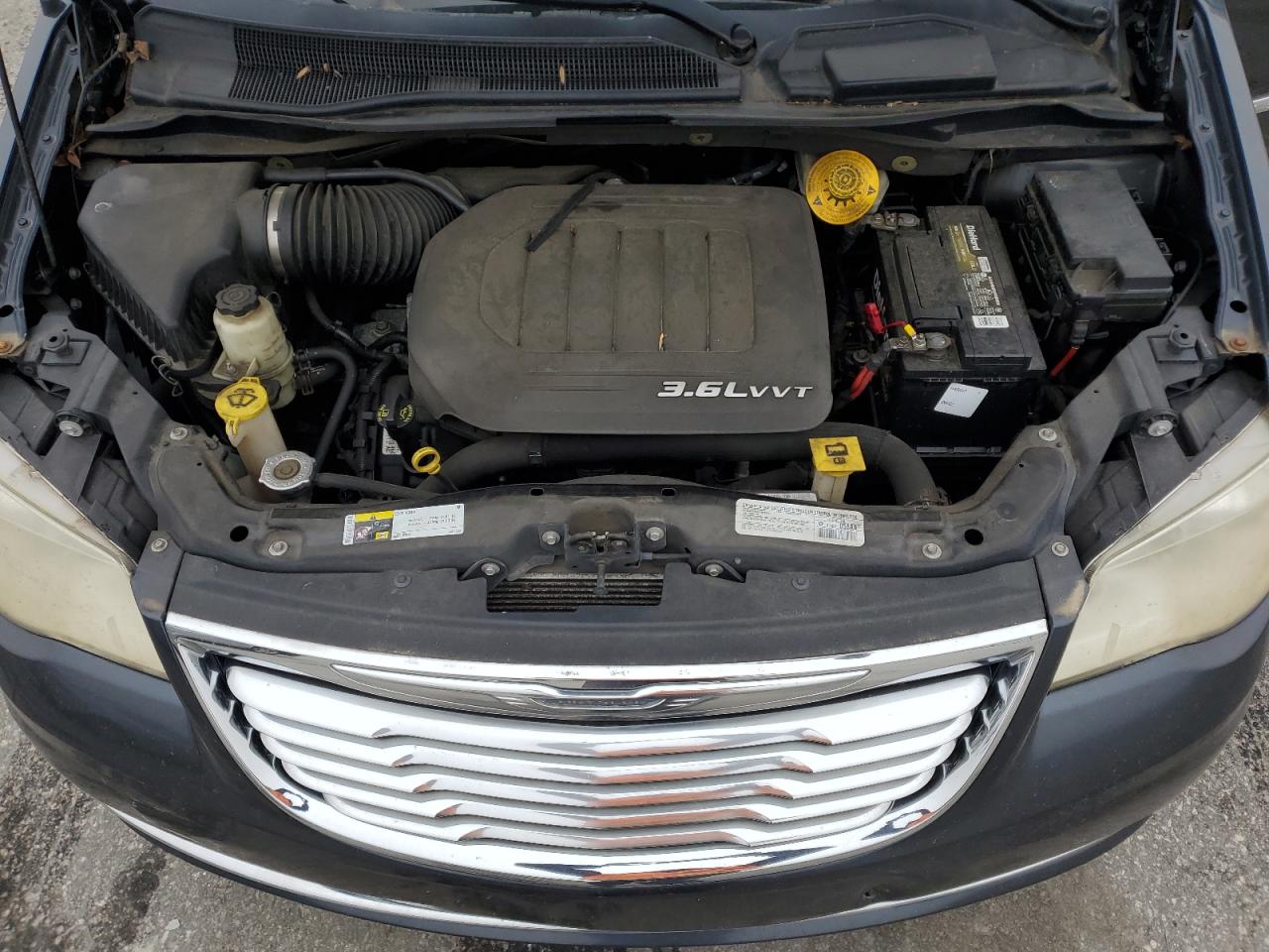 2014 Chrysler Town & Country - Image 12