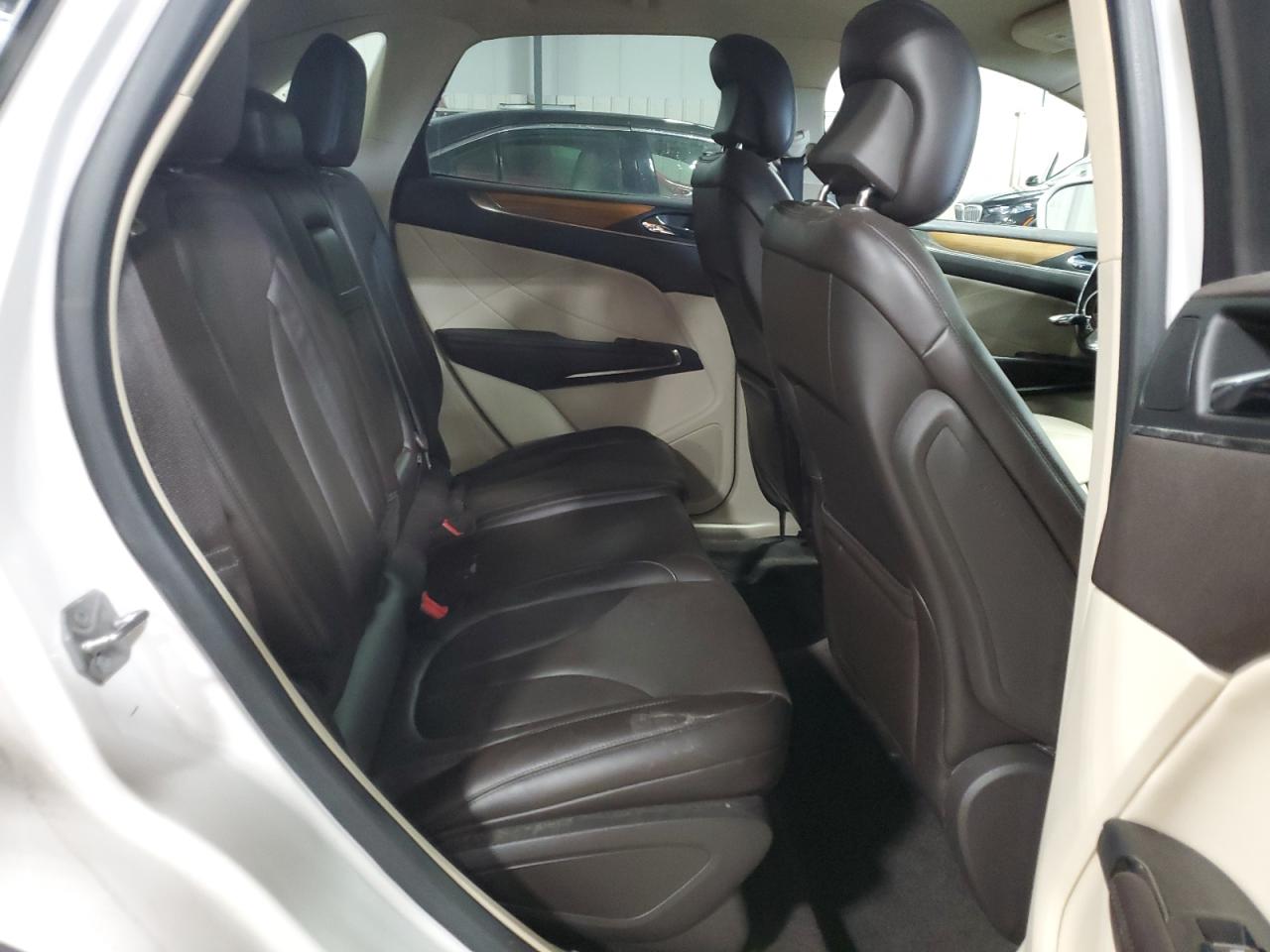 2015 Lincoln MKZ - Image 10