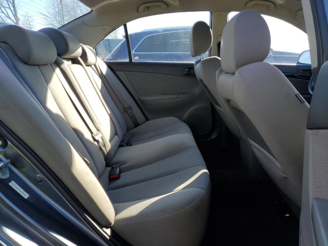 2010 Hyundai Sonata - Image 10