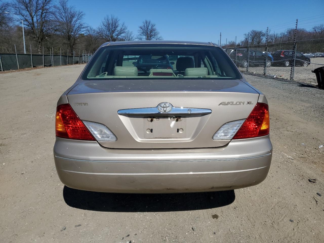 2000 Toyota Avalon - Image 6