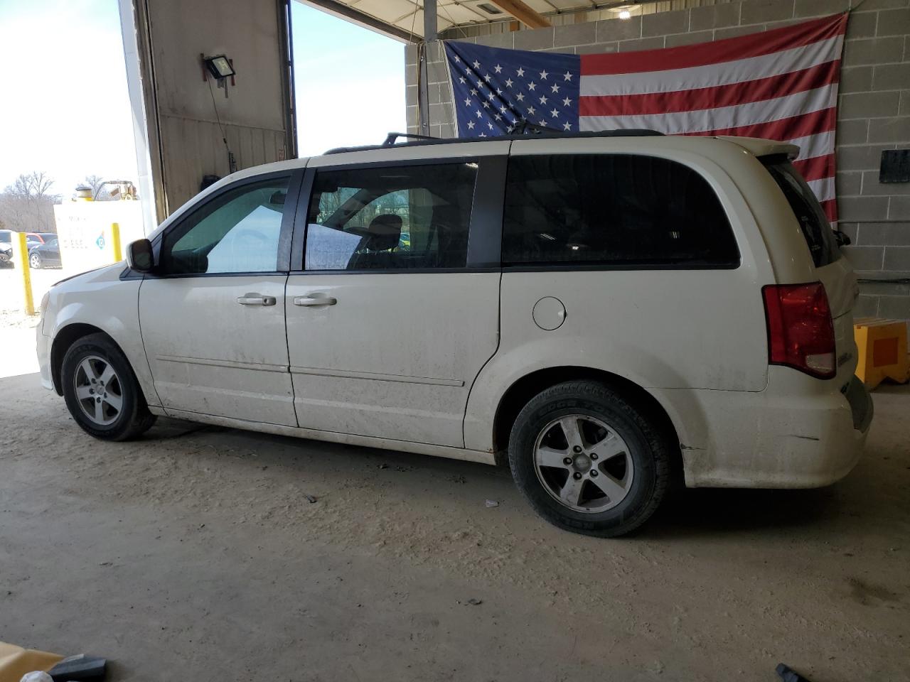 2012 Dodge Caravan - Image 2