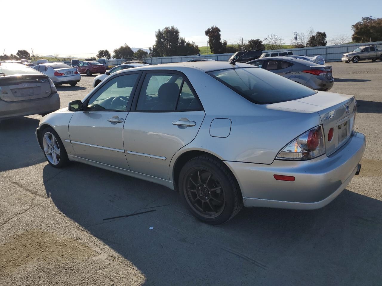 2002 Lexus IS - Image 2
