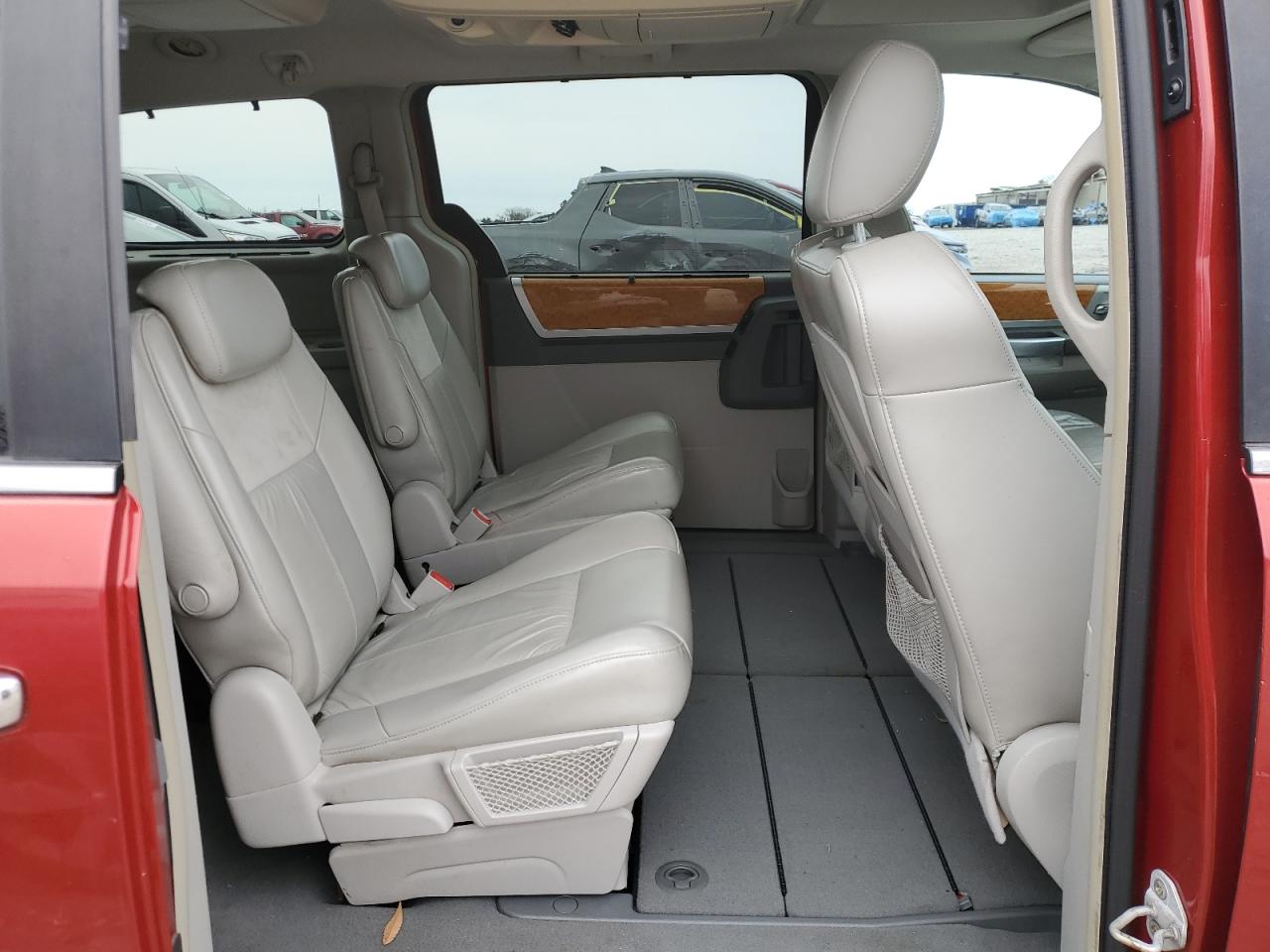 2008 Chrysler Town & Country - Image 11