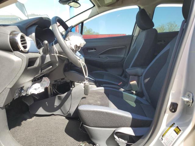  NISSAN VERSA 2024 Szary