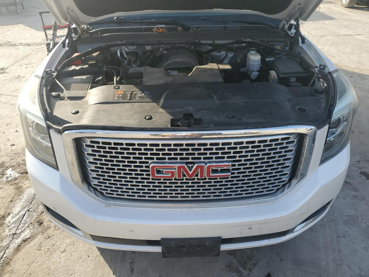 2016 GMC Yukon - Image 12