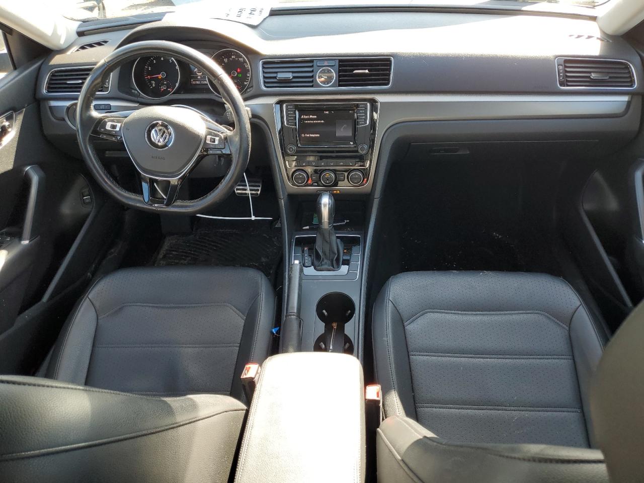2017 Volkswagen Passat - Image 8