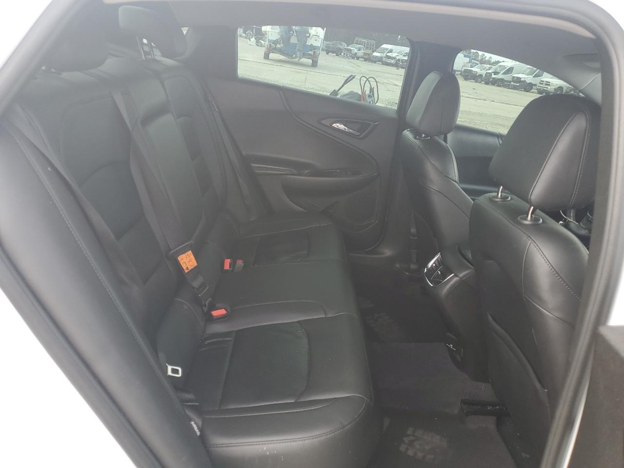 2016 Chevrolet Malibu - Image 11
