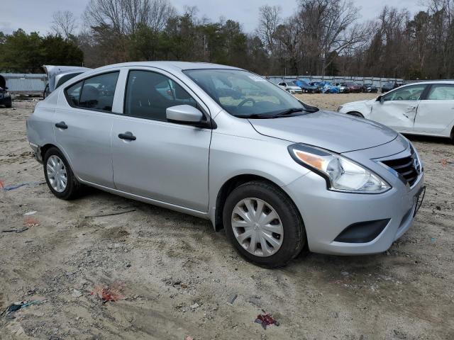  NISSAN VERSA 2019 Srebrny