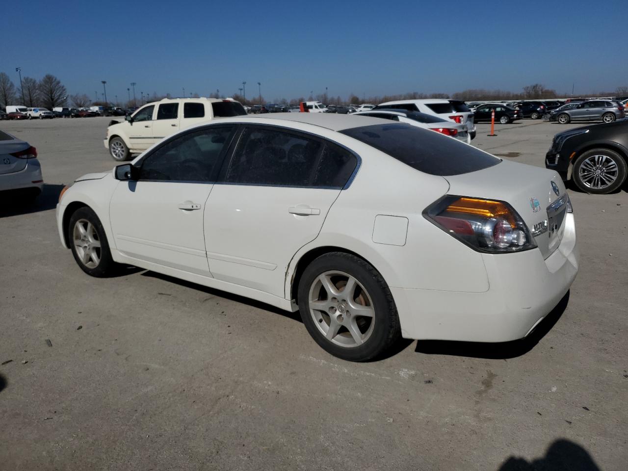 2010 Nissan Altima - Image 2