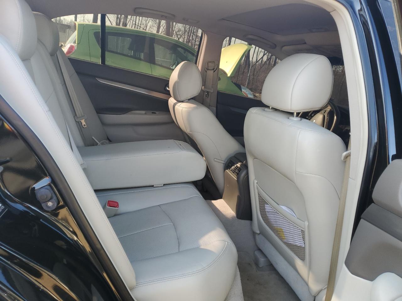 2015 Infiniti Q40 - Image 10