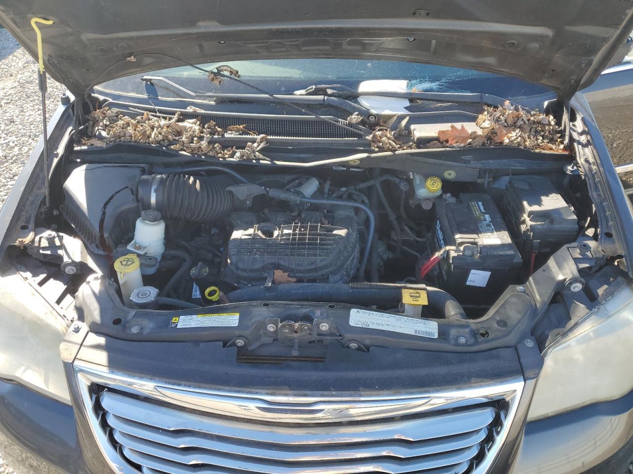 2011 Chrysler Town & Country - Image 13