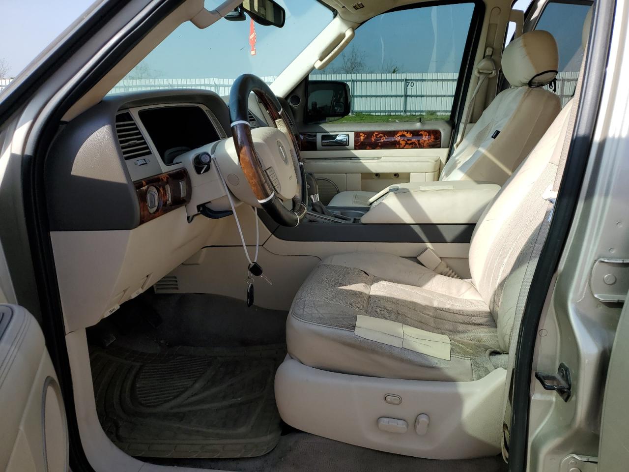2004 Lincoln Navigator - Image 7