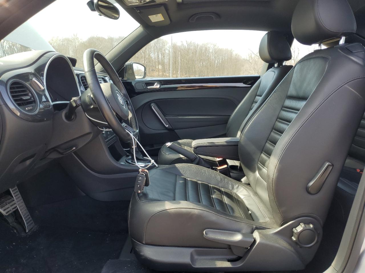 2012 Volkswagen Beetle - Image 7