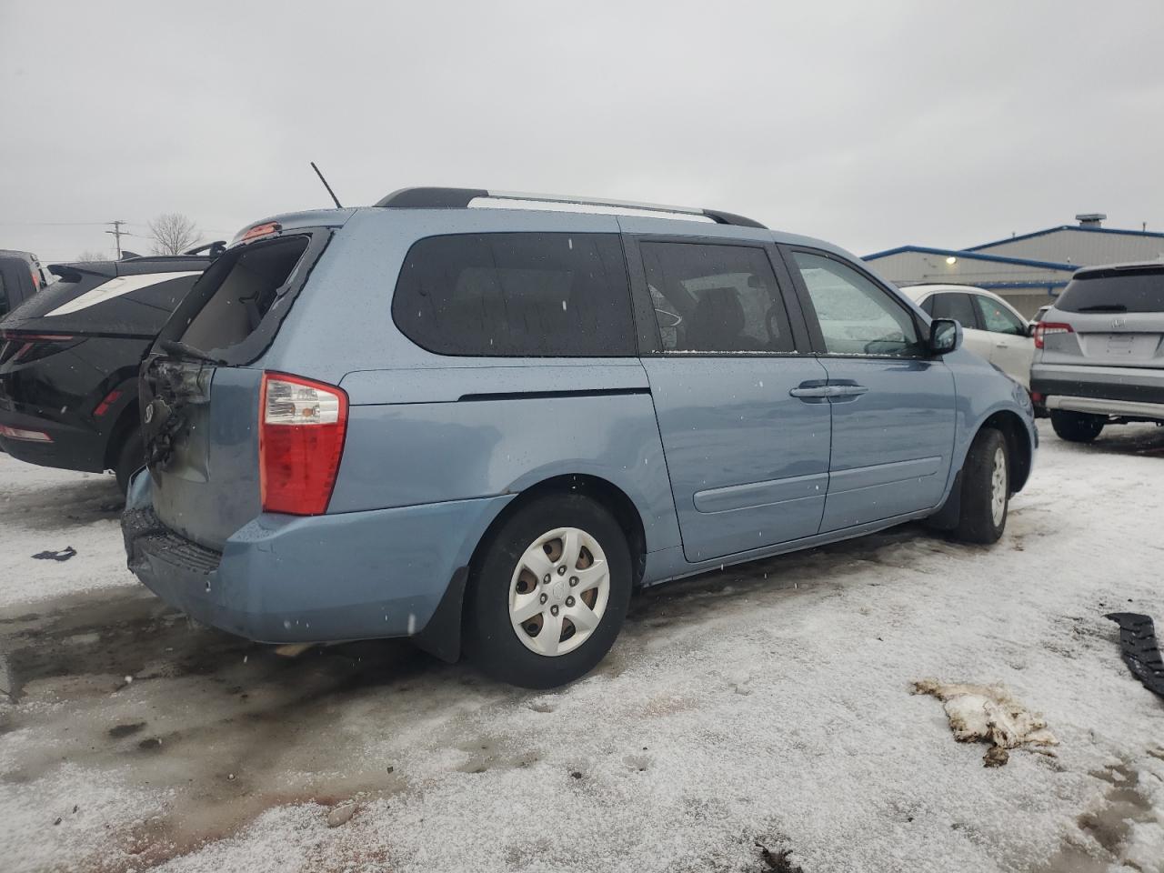 2010 Kia Sedona - Image 3
