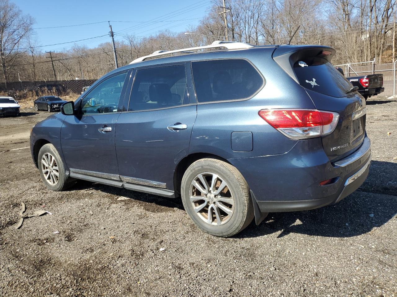2015 Nissan Pathfinder - Image 2