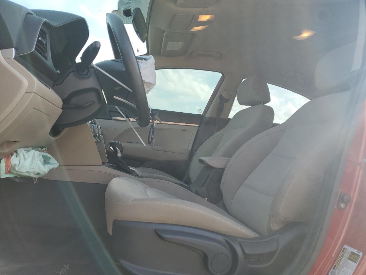 2019 Hyundai Elantra - Image 7