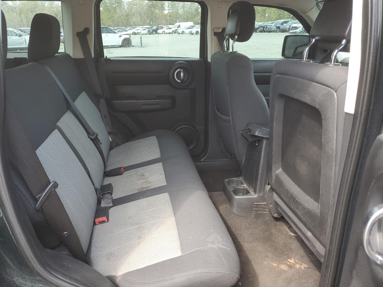 2010 Dodge Nitro - Image 11