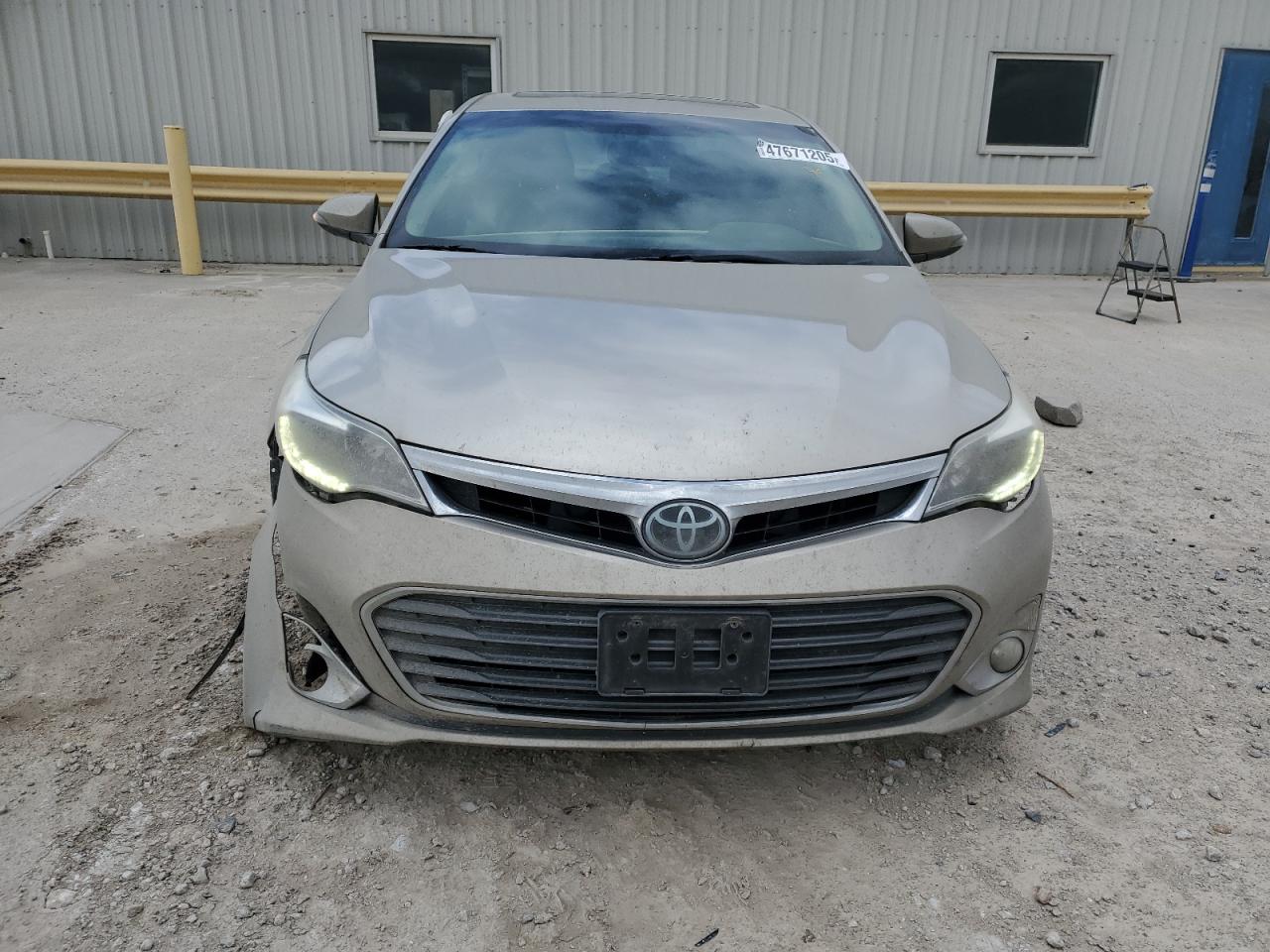 2015 Toyota Avalon - Image 5